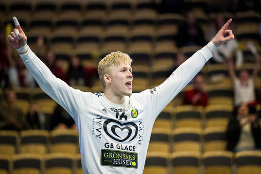 Sävehofs målvakt Bertram Obling jublar