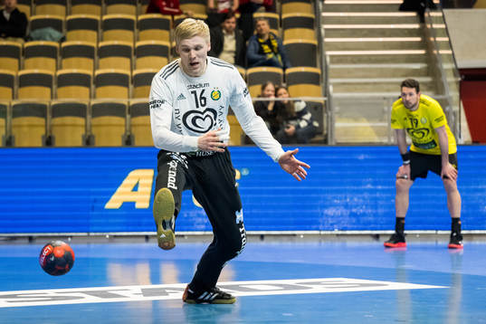 Sävehofs målvakt Bertram Obling räddar en straff