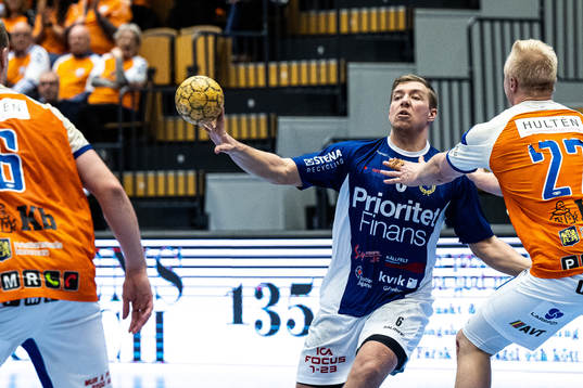 Redbergslids Anton Gustafsson mot Kristianstads Johan