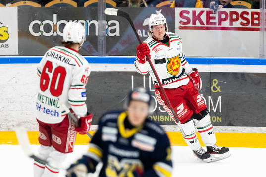 Moras Anton Heikkinen jublar