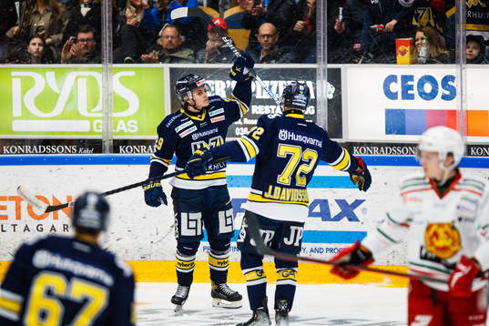 s Jonathan Wikström jublar