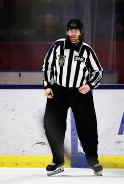 Domare Johan Löfgren som gör sin sista SHL-match