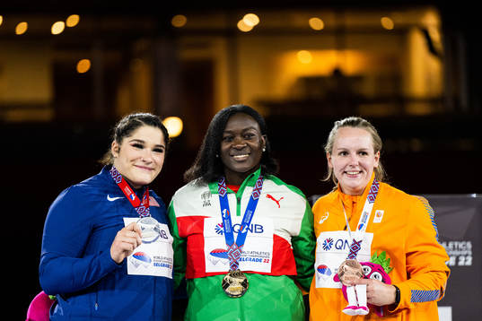 Chase Ealey of USA (silver), Auriol Dongmo of Portugal