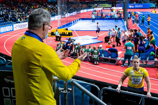 Coach Vesteinn Hafsteinsson and Fanny Roos of Sweden in
