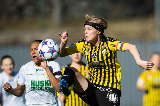 Hammarbys Madelen Janogy och Häckens Luna Nørgaard Gevitz