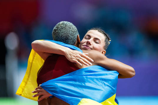 Yulimar Rojas of Venezuela and Maryna Bekh-Romanchuk of