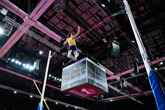 Armand Duplantis of Sweden sets a new world record at the