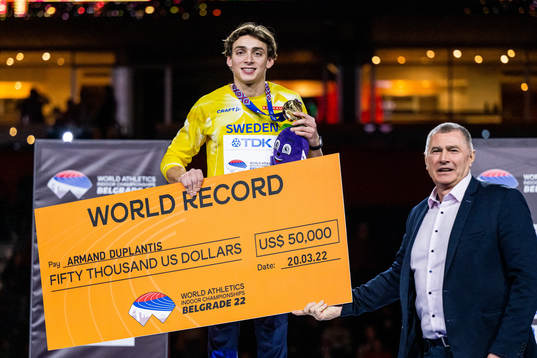 Armand Duplantis of Sweden celebrate