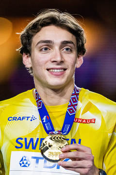 Armand Duplantis of Sweden celebrate