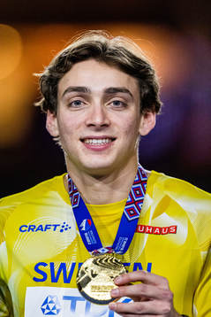 Armand Duplantis of Sweden celebrate