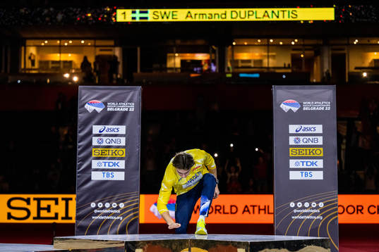 Armand Duplantis of Sweden celebrate his gold medal
