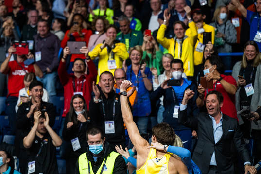 Armand Duplantis of Sweden celebrates with girlfriend