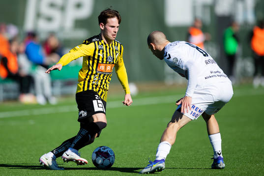 Häckens Lars Olden Larsen mot Odds Milan Jevtovic