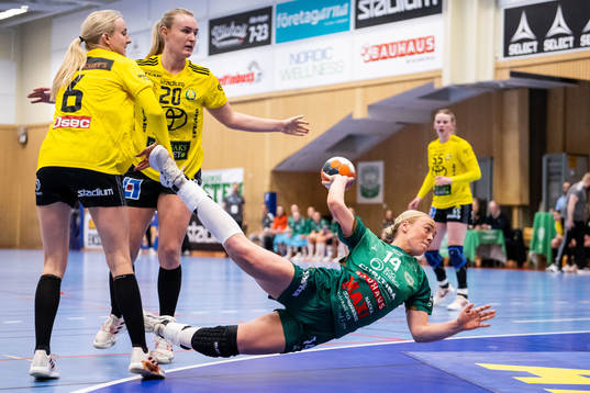 Sävehofs Trine Wacker Mortensen och Thea Blomst och Skurus