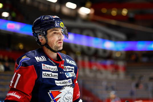 uLinköpings Broc Little nder ishockeymatchen i SHL mellan