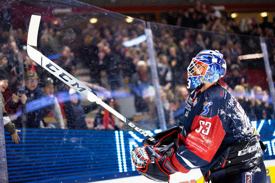 Linköpings målvakt Marcus Högberg jublar