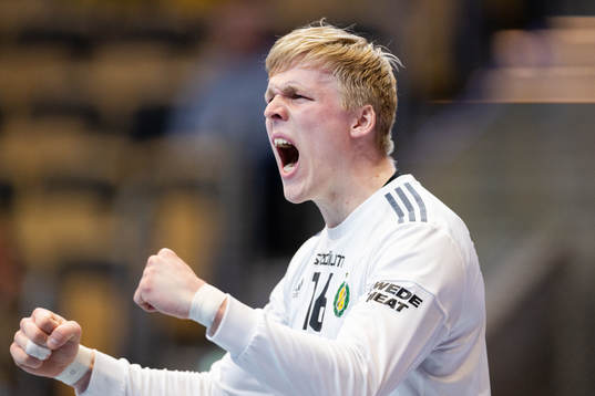 Sävehofs målvakt Bertram Obling jublar