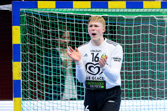 Sävehofs målvakt Bertram Obling jublar