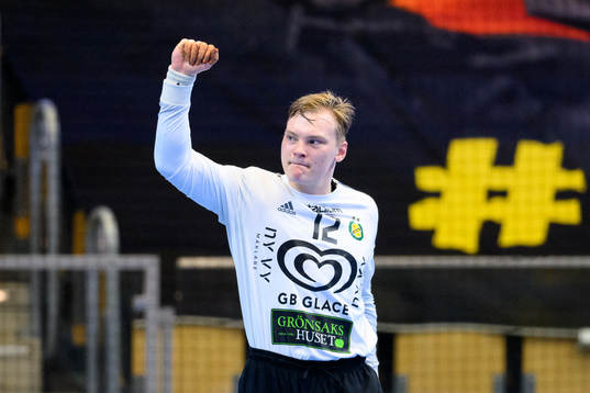 Sävehofs målvakt Simon Möller jublar