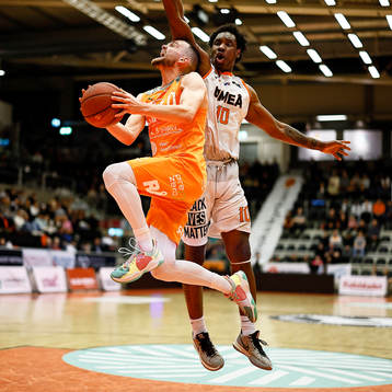 Norrköpings Tim Schüberg och Umeås Willesley Butler