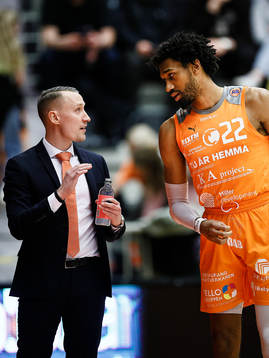 Norrköpings tränare Mikko Riipinen och LaDarien Griffin