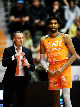 Norrköpings tränare Mikko Riipinen och LaDarien Griffin