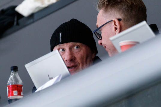 Tränare Peter Andersson på läktaren