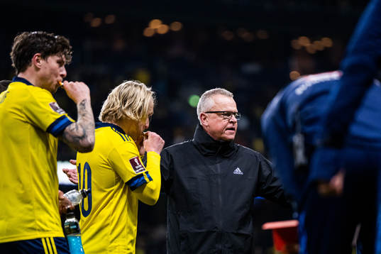 Emil Forsberg and head coach Janne Andersson of Sweden