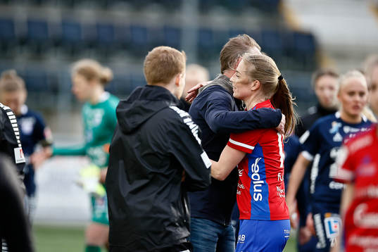 tränare Andrée Jeglertz med Vittsjös Linda Sällström