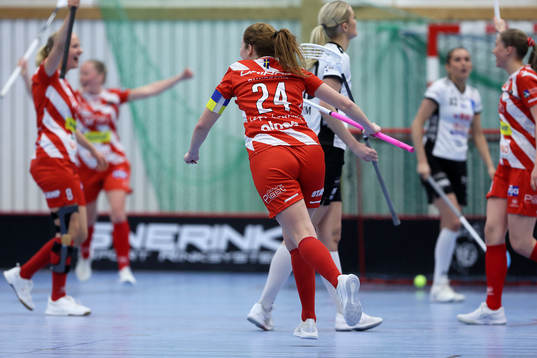 Pixbos Lagkapten Ida Sundberg jublar