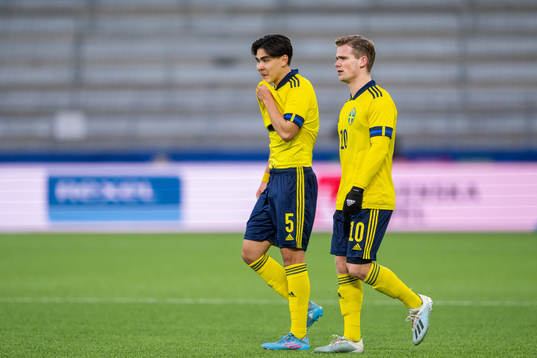 Eric Kahl and Hampus Finndell of Sweden look dejected