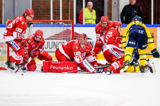 Oroligt framför Troja/Ljungbys målvakt Markus Ruusu