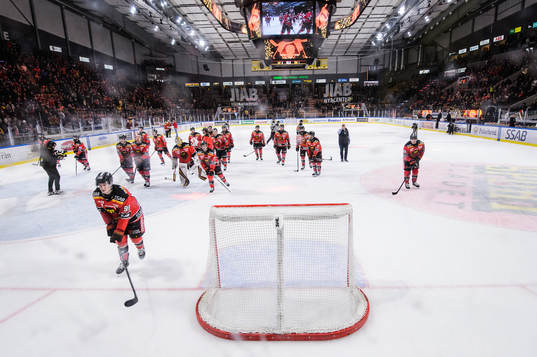 Luleås Pontus Andreasson och lagkamrater jublar
