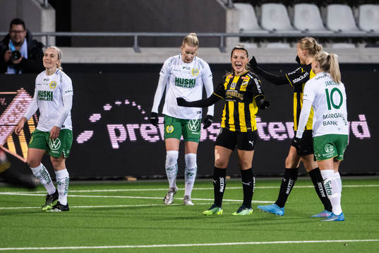 Häckens Johanna Ryttning Kaneryd och Stine Larsen jublar
