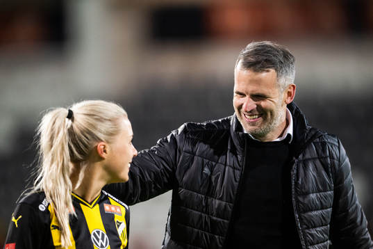 Häckens Lotta Öqvist och tränare Robert Vilahamn jublar
