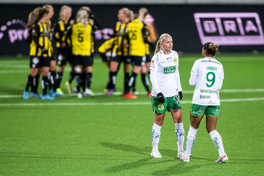 Hammarbys Elsa Karlsson och Madelen Janogy deppar