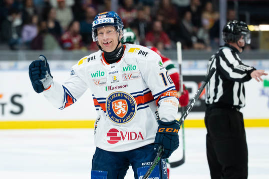 Växjös Richard Gynge jublar