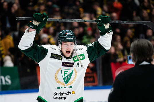 Färjestads Victor Ejdsell jublar