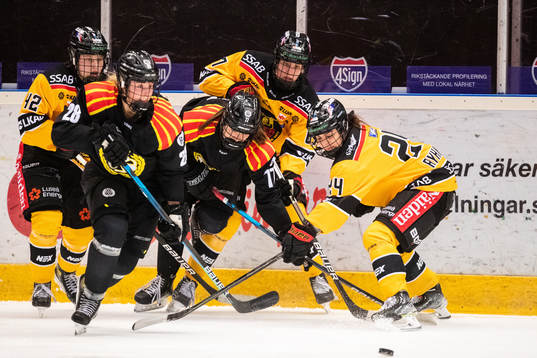 Luleås Viivi Vainikka, Linn Peterson, Noemi Ryhner och