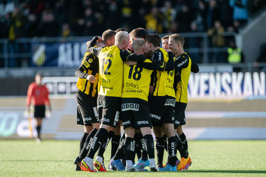 Häckens spelare jublar