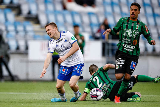 IFK Norrköpings Jacob Ortmark fälls av Varbergs Jon