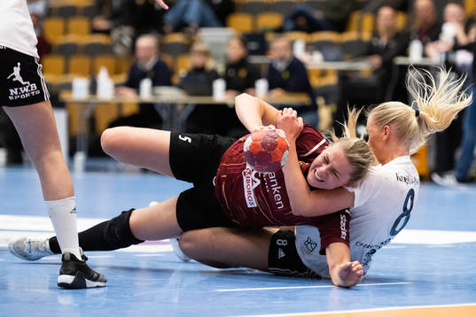 Lugis Emma Navne och Kungälvs Alma Jöhnsson