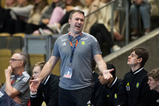head coach Michael Apelgren of Sävehof reacts