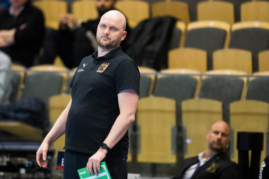 head coach Adalsteinn Eyjolfsson of Kadetten Schaffhausen