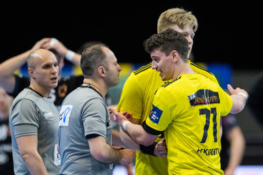 Elias Ellefsen Á Skipagøtu of Sävehof reacts toward