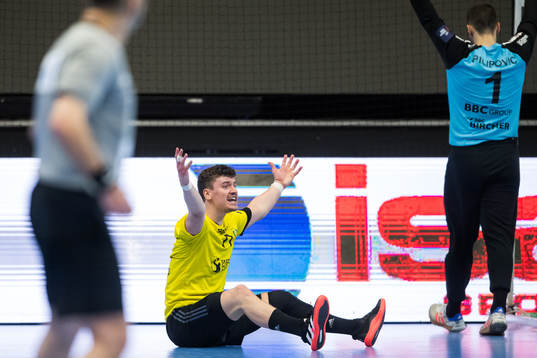 Elias Ellefsen Á Skipagøtu of Sävehof reacts