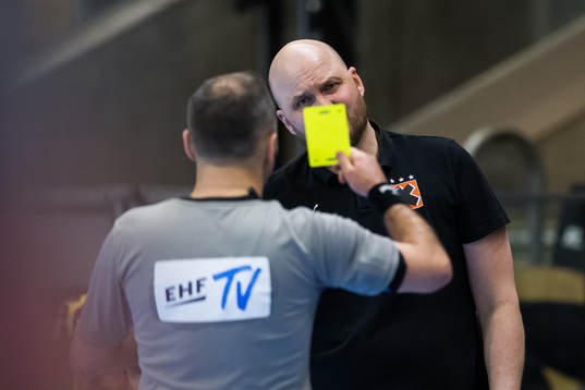 head coach Adalsteinn Eyjolfsson of Kadetten Schaffhausen