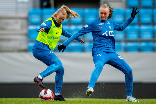 Nora Eide Lie and Frida Maanum of the Norwegian women's