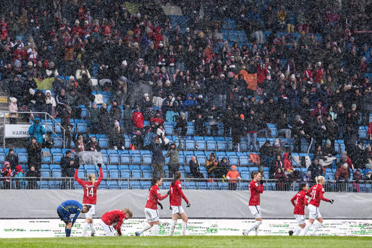 Ada Hegerberg of Norway celebrate in front of supportrars