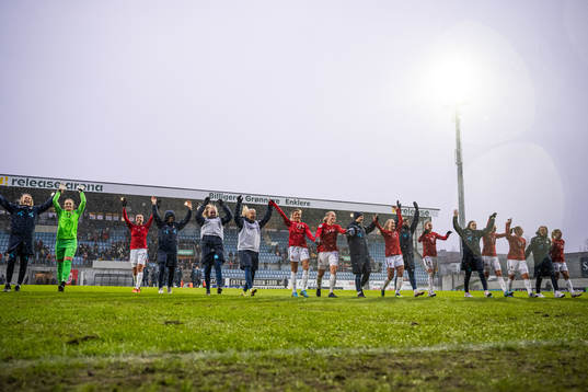Players of Norway celebrate
